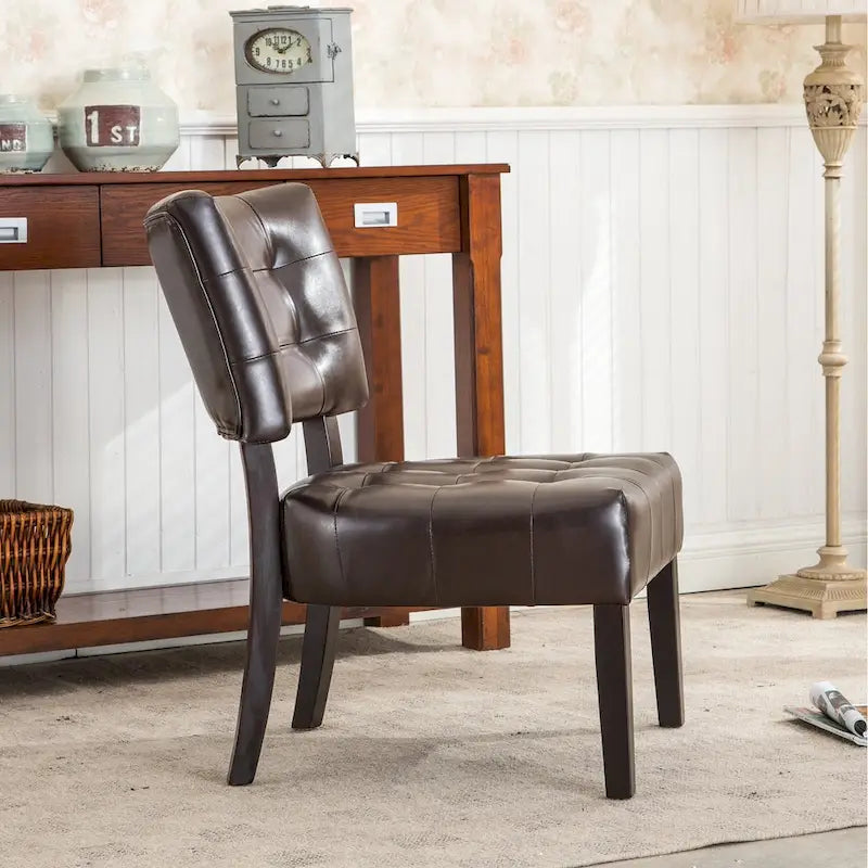 Fauteuil capitonné surdimensionné