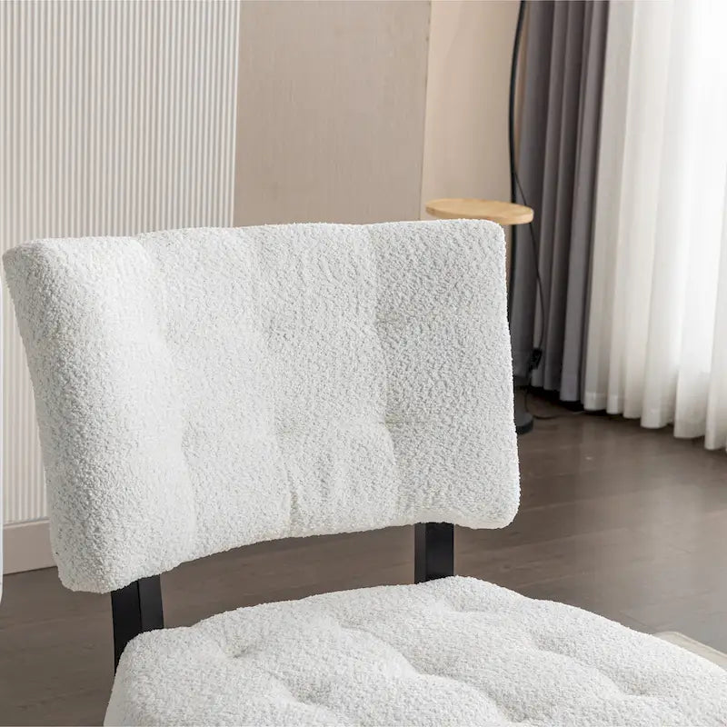 Fauteuil capitonné surdimensionné