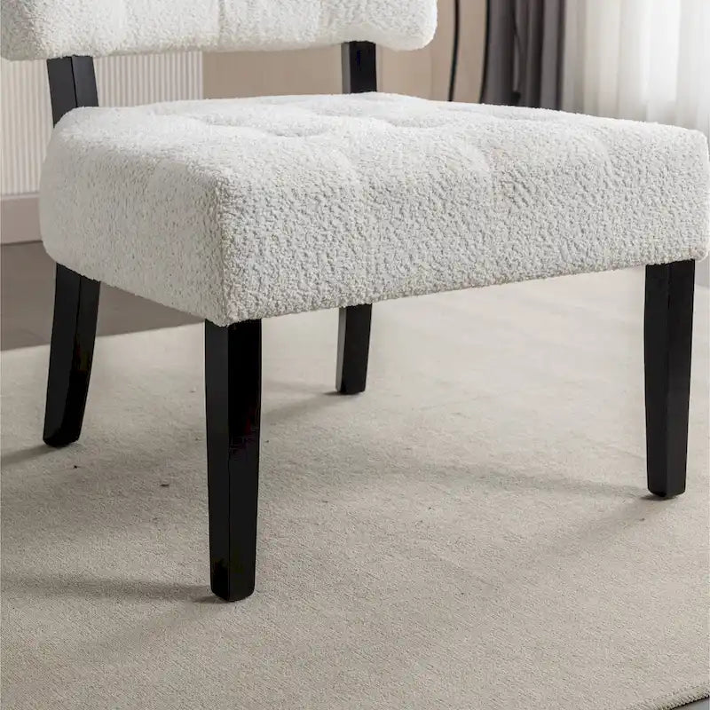 Fauteuil capitonné surdimensionné