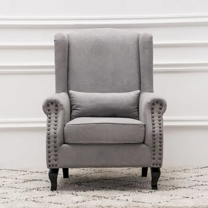 Fauteuil capitonné à oreilles avec clous de tapissier