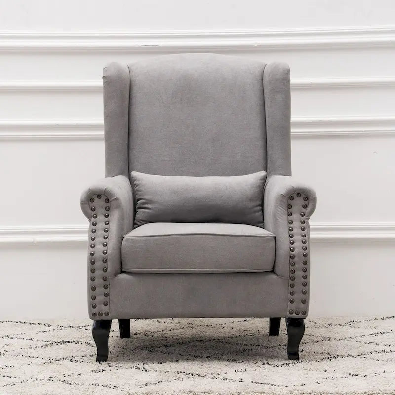 Fauteuil capitonné à oreilles avec clous de tapissier