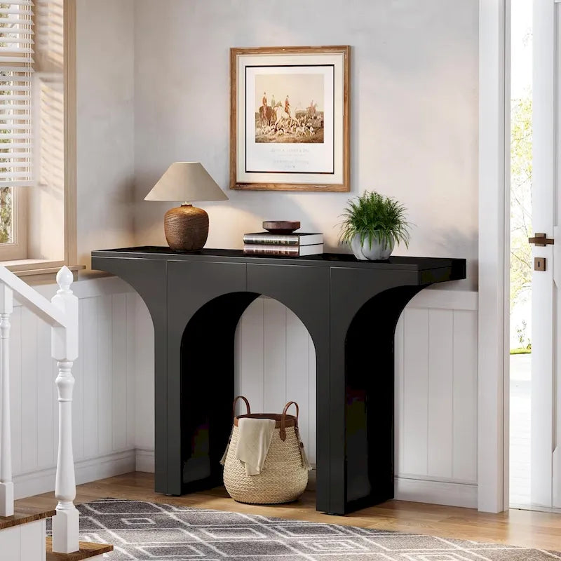 Console d'entrée, table de couloir moderne derrière le canapé
