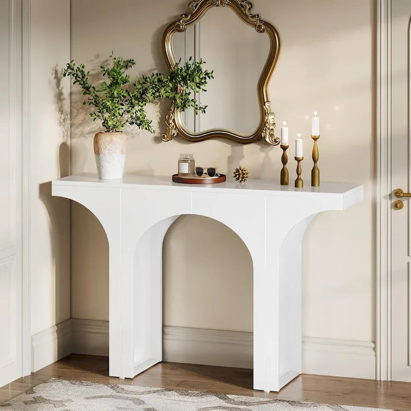 Console d'entrée, table de couloir moderne derrière le canapé