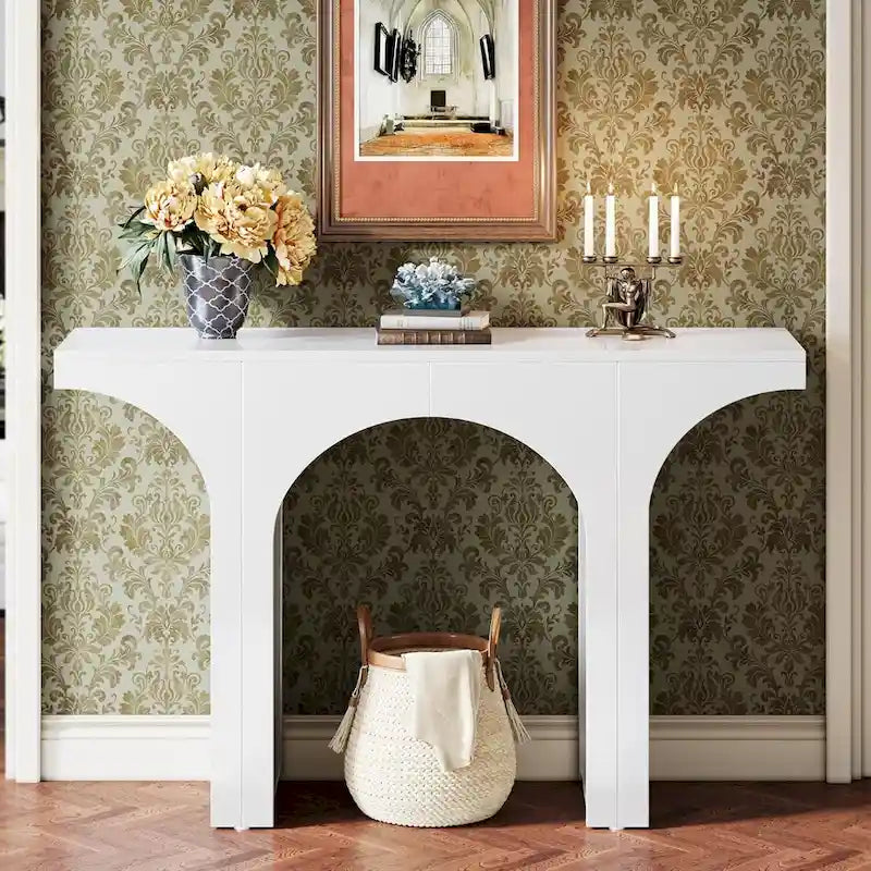 Console d'entrée, table de couloir moderne derrière le canapé