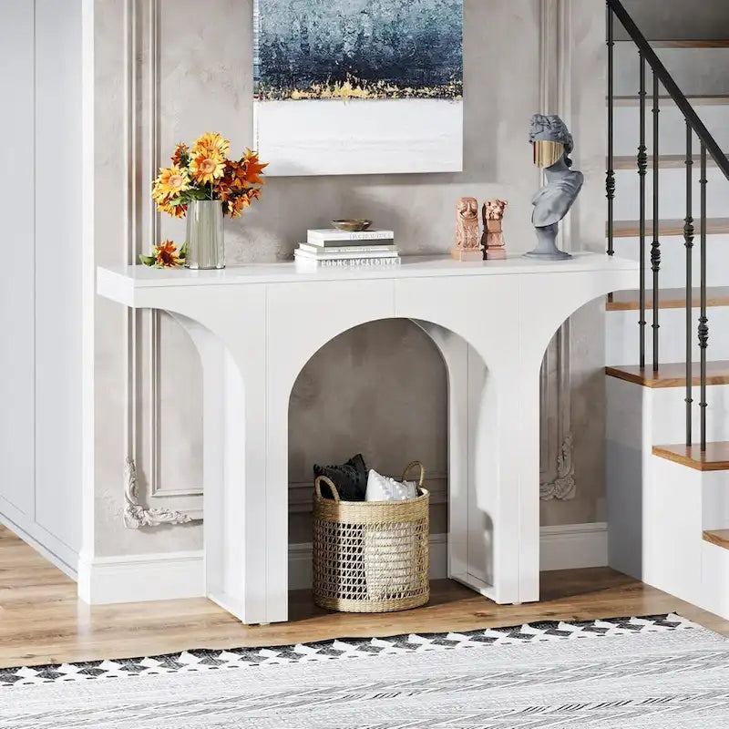 Console d'entrée, table de couloir moderne derrière le canapé