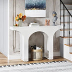 Console d'entrée, table de couloir moderne derrière le canapé